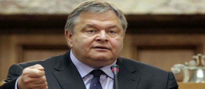 Εφοριακοί έβγαζαν χρήματα στο εξωτερικό