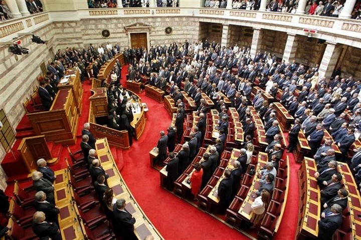 Ορκίζονται οι νέοι βουλευτές