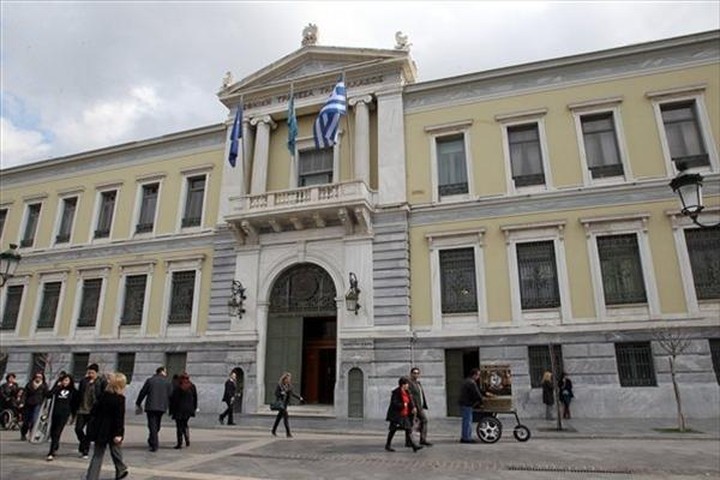 Κλείνουν 820 καταστήματα οι τράπεζες λόγω Τρόικας