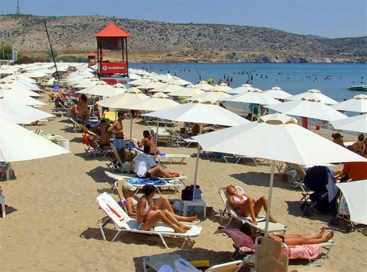 Πόσο θα σας κοστίσει η "βουτιά" στη πλαζ της Βουλιαγμένης