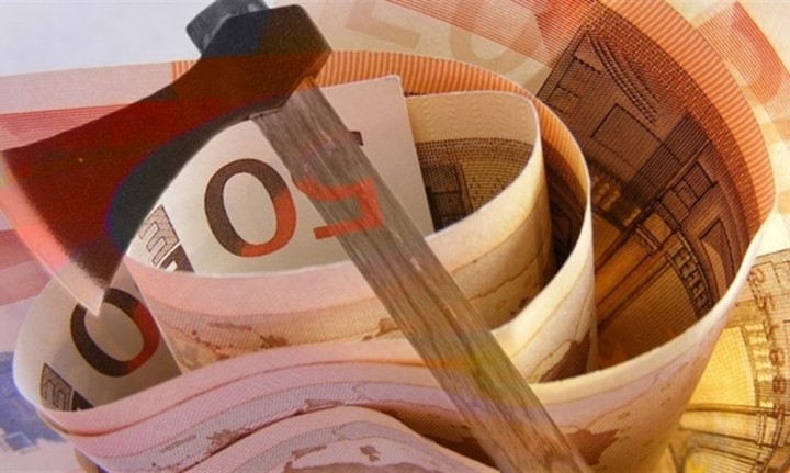 Ποιους υπαλλήλους θα "σφάξει" η εφορία το 2015 και γιατί