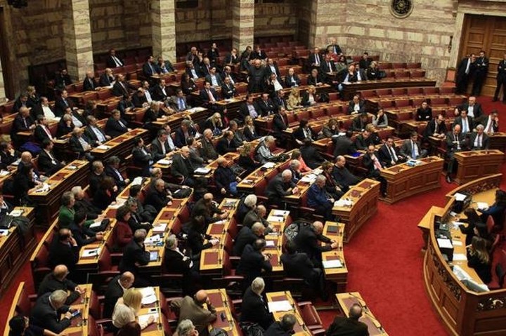 Τι λέει η αντιπολίτευση για τη συμφωνία του Αλ. Τσίπρα με τον ΟΟΣΑ
