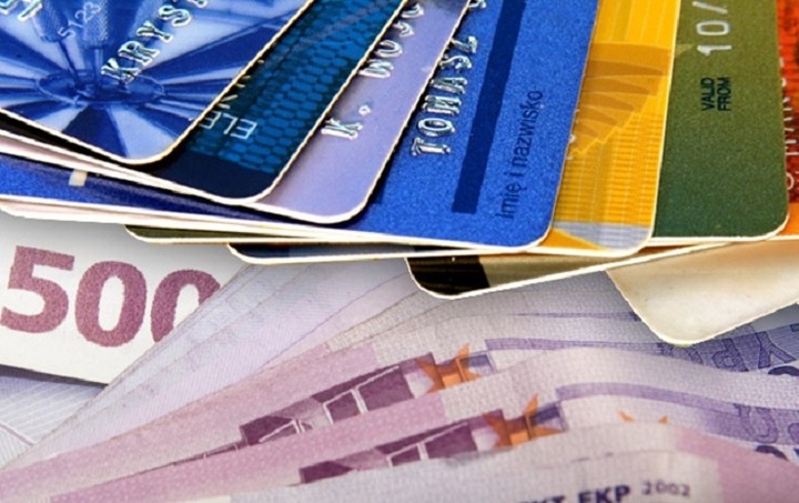 Ποια μέτρα εξετάζονται για να φύγουν τα μετρητά από την αγορά