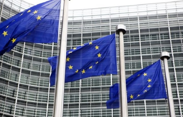 Το σενάριο της παράτασης του προγράμματος και η διάψευση από την Κομισιόν