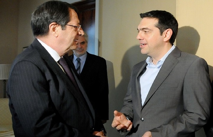Πρόταση για παράταση του ελληνικού προγράμματος μετέφερε ο Αναστασιάδης στον Τσίπρα