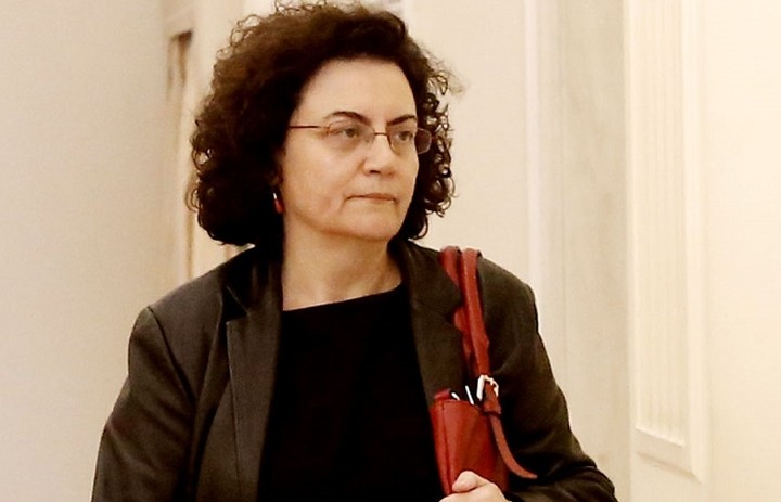 Παραιτείται η Βαλαβάνη από υπουργός