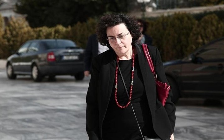 Η Βαλαβάνη απαντά για την ανάληψη των 200.000 ευρώ