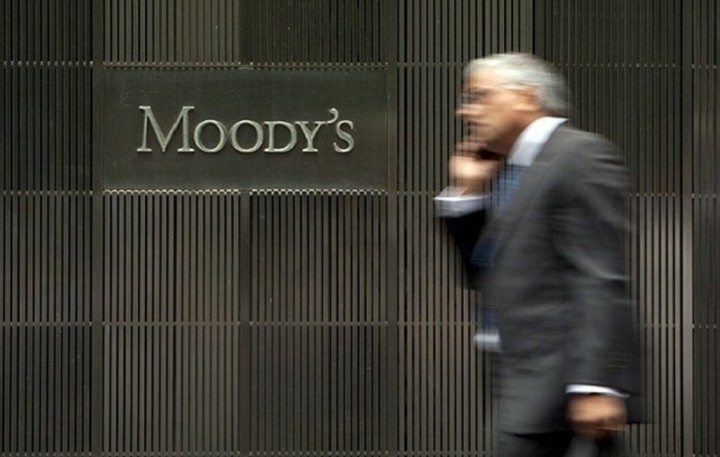 Moody's: Δύσκολα θα μπορέσει η ελληνική κυβέρνηση να πετύχει τους στόχους του Μνημονίου
