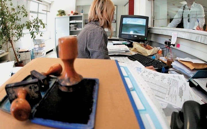 Μετακομίζουν οι δημόσιες υπηρεσίες σε φθηνότερα κτήρια