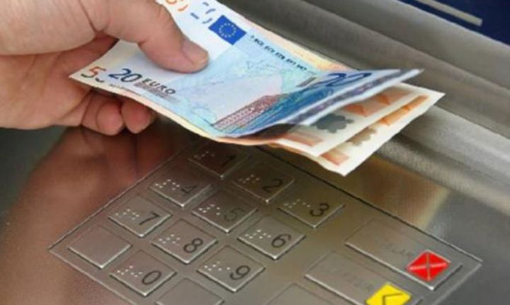 Αυτό είναι το νέο όριο αναλήψεων από τα γκισέ των τραπεζών