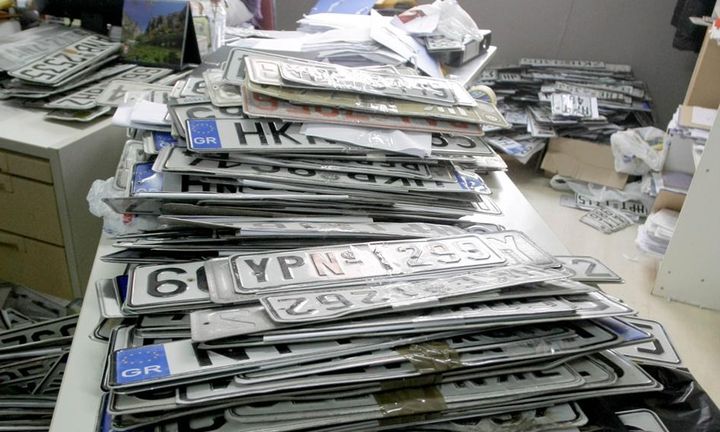 Πάνω από 2.500 πινακίδες ΙΧ κατατέθηκαν μόνο σε μια ΔΟΥ