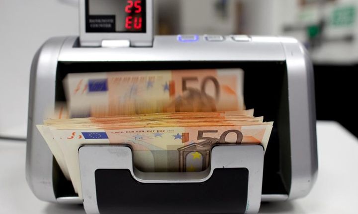 Πώς θα ξεκλειδώσουν οι μπλοκαρισμένοι λογαριασμοί από την εφορία
