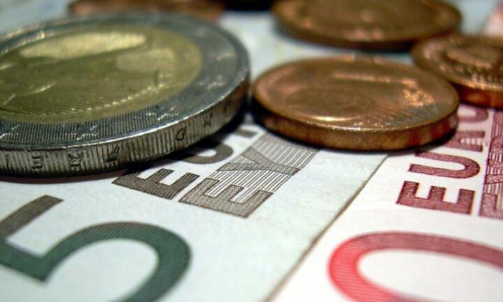 Οι 24 καλές και οι δύο κακές επιπτώσεις από την αύξηση του κατώτατου μισθού