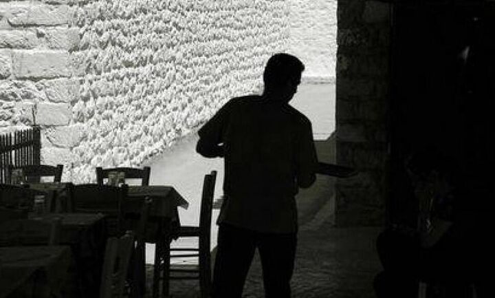 Θερινό σαφάρι της ΑΑΔΕ: Αποδείξεις και μαύρη εργασία