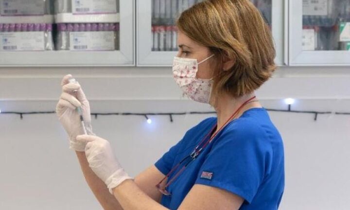 ΠΟΕΔΗΝ: Πάνω από το 80% των υγειονομικών έχει εμβολιασθεί