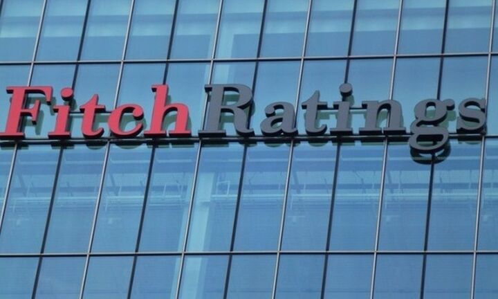 Fitch: Αναμένει ταχύτερη βελτίωση του αξιόχρεου των ελληνικών τραπεζών