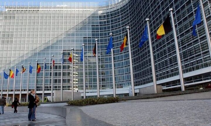 Ευρωπαϊκή Επιτροπή: Να αρθούν οι ταξιδιωτικοί περιορισμοί στα 27 κράτη - μέλη πριν το καλοκαίρι