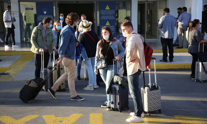 Το απόγευμα η ανακοίνωση για το πότε και πού θα βγουν οι μάσκες