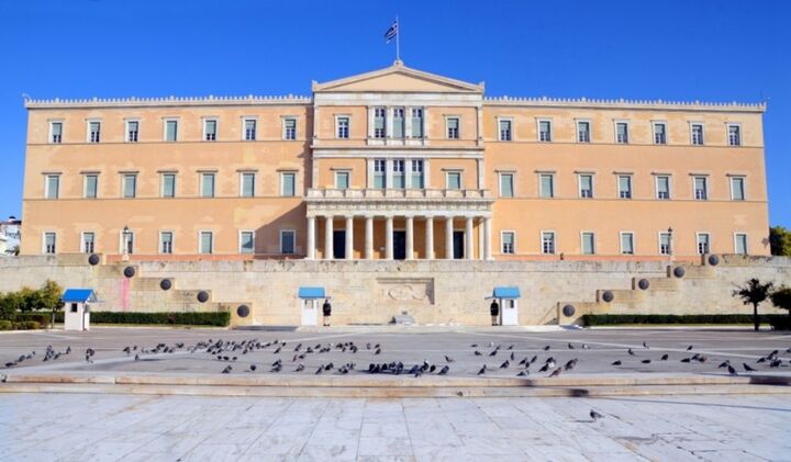 Βουλή: Εγκρίθηκαν οι δανειακές συμβάσεις για τους πόρους του Ταμείου Ανάκαμψης