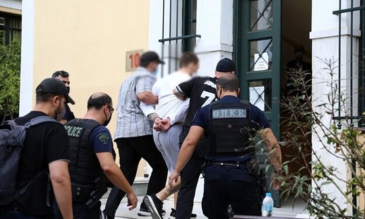 Ποινική δίωξη στον 33χρονο δραπέτη και σε 34χρονη για τη ληστεία τράπεζας στη Μητροπόλεως