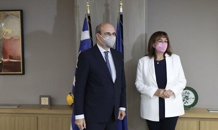 Σουίτσα σε Χατζηδάκη: Να συνδράμουμε για το δημογραφικό με χρηματοδότηση από το Ταμείο Ανάκαμψης