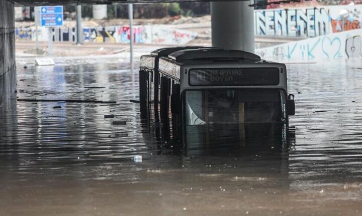 Εισαγγελική έρευνα για την βύθιση λεωφορείου σε γέφυρα στην πααραλιακή
