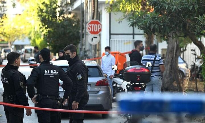 ΕΛΑΣ: Αναζητεί τον 20χρονο γιο της 55χρονης που δολοφονήθηκε στο Αιγάλεω