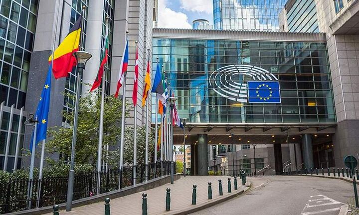 Κομισιόν: Παράταση για έξι μήνες του προγράμματος παραπληροφόρησης για τον κορωνοϊό