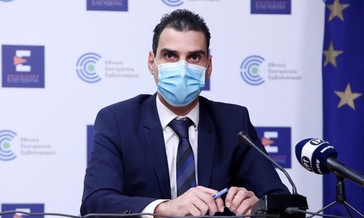 Θεμιστοκλέους: 3 μέρες προθεσμία για εμβολιασμό με την τρίτη δόση, όσων το πιστοποιητικό έληξε