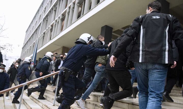 Δολοφονία Άλκη - Ραγδαίες εξελίξεις: Παραδόθηκε ο 25χρονος «Αθηναίος»