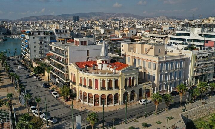 Δήμος Πειραιά: Εξοικονόμηση ενέργειας και τα Χριστούγεννα