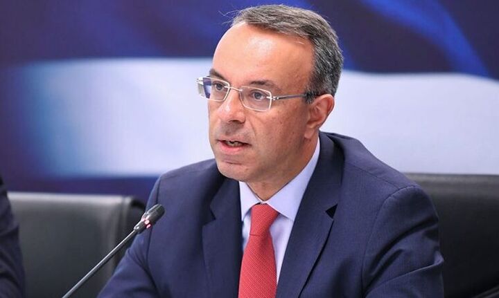 Αιχμές Σταϊκούρα για τις τράπεζες: Αυτές είναι οι 12 προμήθειες που πρέπει να μειώσετε