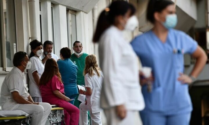 Επιστρέφουν οι ανεμβολιάστοι υγειονομικοί στα νοσοκομεία