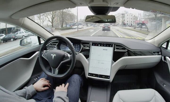 Tesla:Ανακαλεί 360.000 οχήματα λόγω προβλήματος στο σύστημα υποβοήθησης οδήγησης