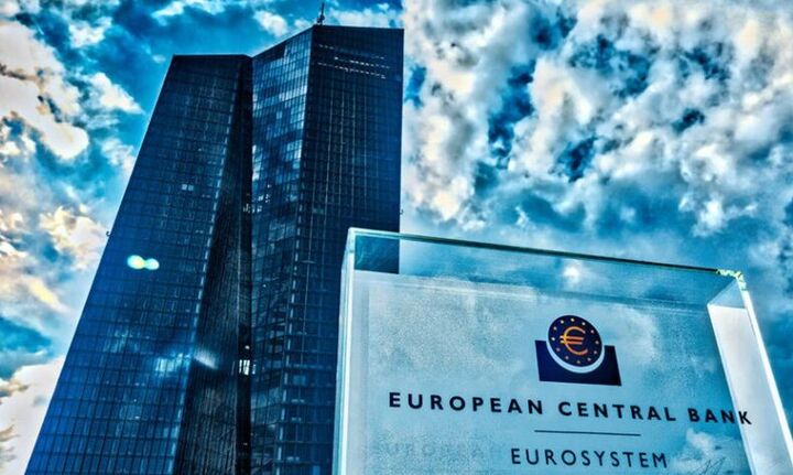 ΕΚΤ: Τρεις αυξήσεις των 25 μονάδων βάσης ως τον Ιούλιο "βλέπουν" οι αναλυτές στο Bloomberg