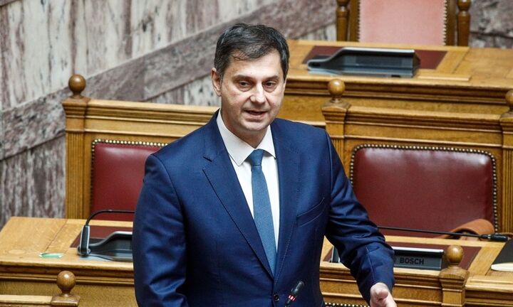 Θεοχάρης για τα επιτόκια: «O καταθέτης μπορεί να πάρει 4% από το Ελληνικό Δημόσιο»