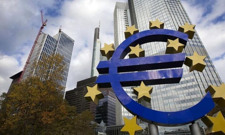 Bloomberg: «Δύσκολη» η απόφαση του Σεπτεμβρίου για τα επιτόκια της ΕΚΤ