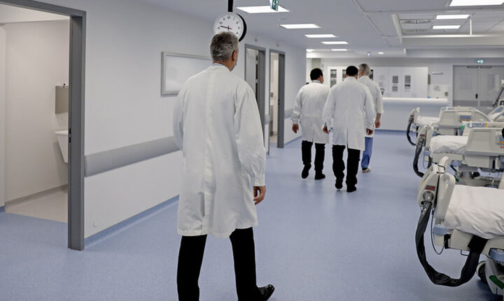 Γιατροί ΕΣΥ: Αυξάνονται κατά 20% οι αποζημιώσεις για τις εφημερίες τους