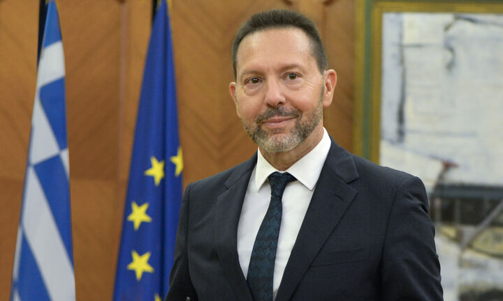 Γιάννης Στουρνάρας στο Bloomberg για επιτόκια: Είναι καιρός η ΕΚΤ να διαφοροποιηθεί από την Fed