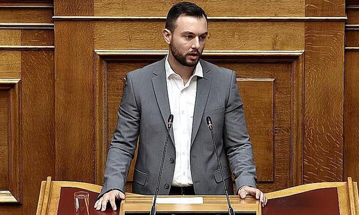 Επεσε ξύλο στη Βουλή - Ο πρώην βουλευτής των Σπαρτιατών Κ. Φλώρος γρονθοκόπησε τον Β. Γραμμένο