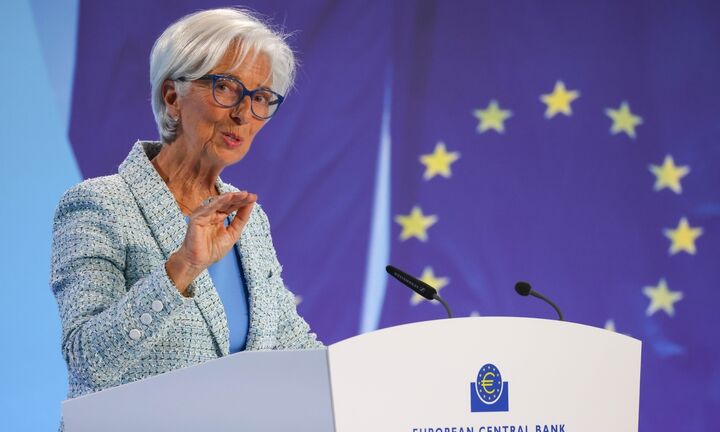 Bloomberg: Η διστακτική μείωση της Λαγκάρντ αφήνει τις αγορές να μαντεύουν για την επόμενη κίνηση
