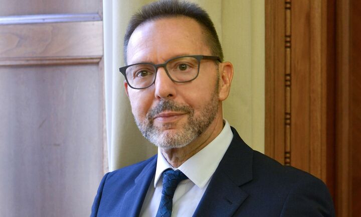 Ακόμη δύο μειώσεις επιτοκίων το 2024 θεωρεί «λογικές» ο Γ. Στουρνάρας