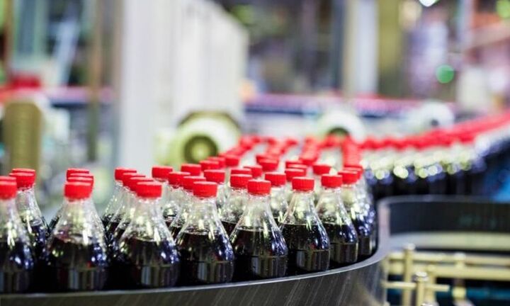 Coca Cola HBC: Σε διακράτηση υποβαθμίζει η Eurobank Equities μετά από το ράλι του 24%