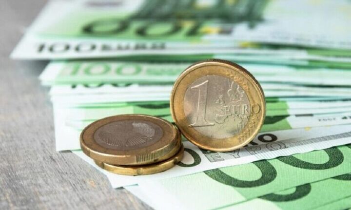 Μπαράζ πληρωμών σε εργαζόμενους, συνταξιούχους και ευάλωτες κοινωνικές ομάδες