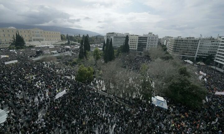 Μεγαλειώδεις συγκεντρώσεις σε όλη τη χώρα για την Τραγωδία των Τεμπών