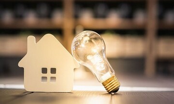 Στα σταθερά τιμολόγια ρεύματος στράφηκαν το 2024 οι καταναλωτές - Τα οφέλη